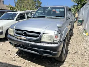 Toyota Hilux 2.5 Cab 2005 Gray