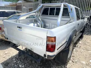 Toyota Hilux 2003 Silver