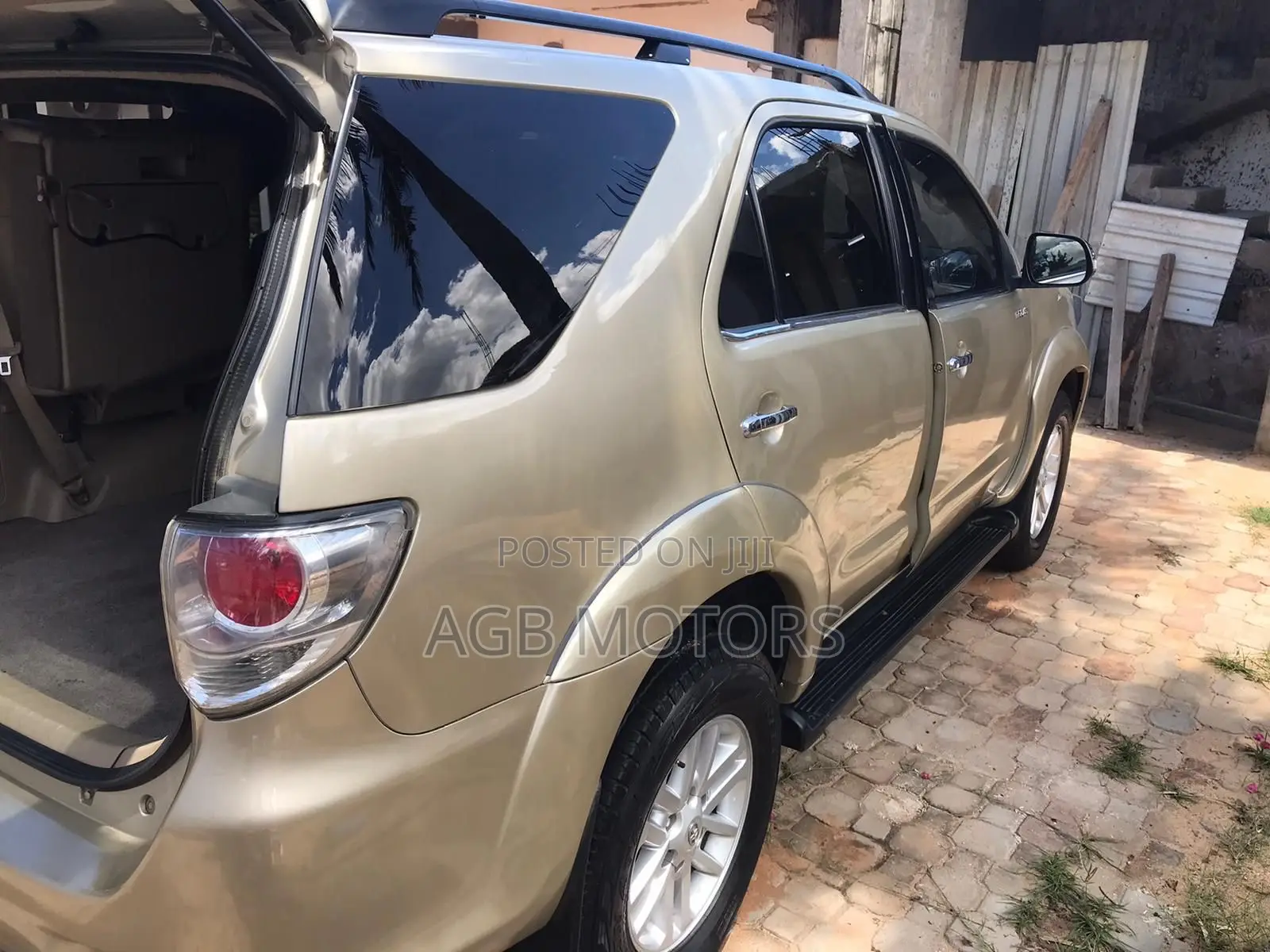 Toyota Fortuner 2012 Beige