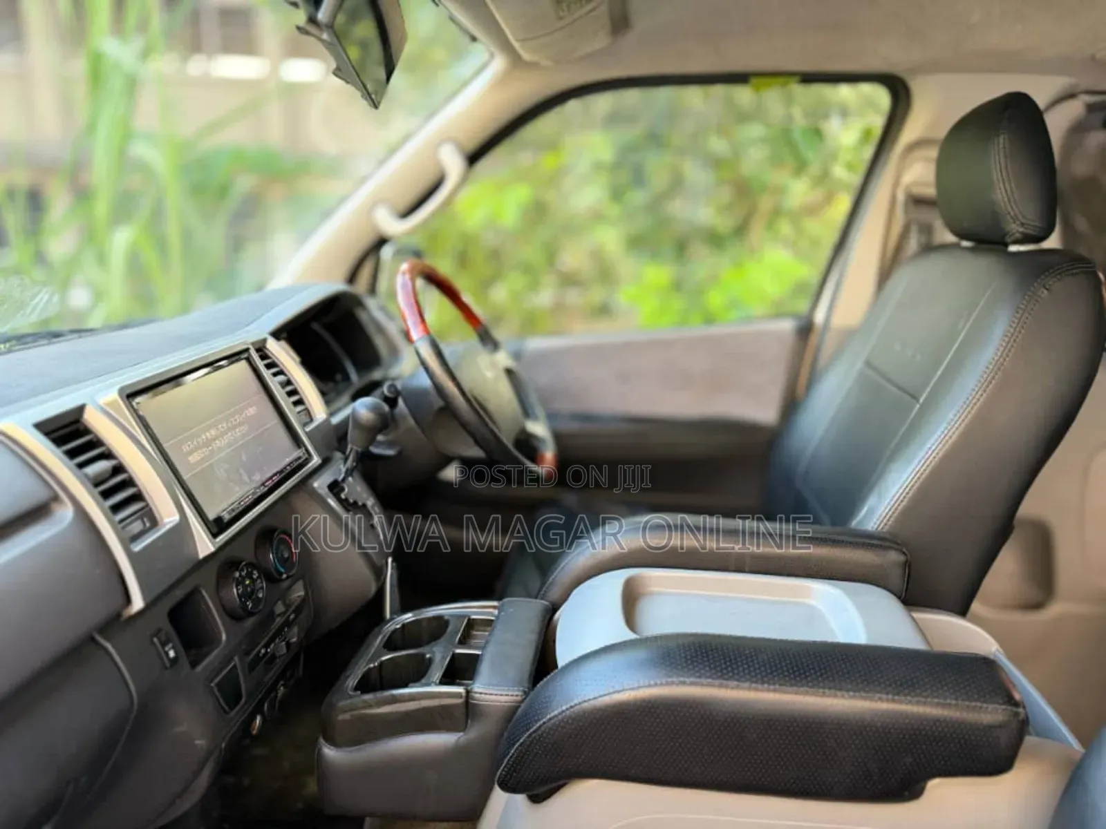 Toyota HiAce 2007 White