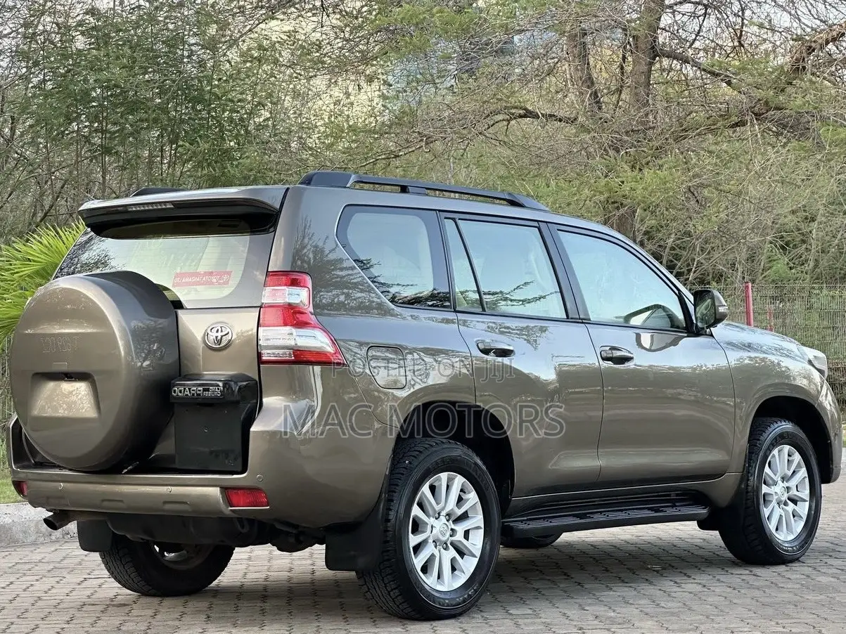 Toyota Land Cruiser Prado 3.0 D-4D (172 Hp) 2014 Gray