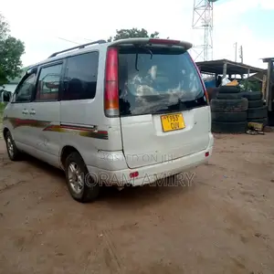 Toyota Noah 2.0 AWD (8 Seater) 2003 White