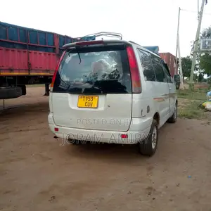 Toyota Noah 2.0 AWD (8 Seater) 2003 White