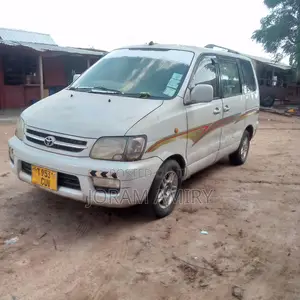 Toyota Noah 2.0 AWD (8 Seater) 2003 White