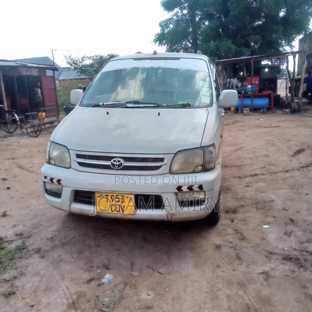 Toyota Noah 2.0 AWD (8 Seater) 2003 White