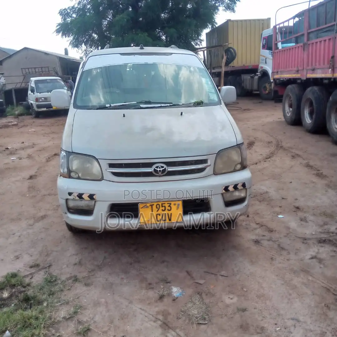 Toyota Noah 2.0 AWD (8 Seater) 2003 White