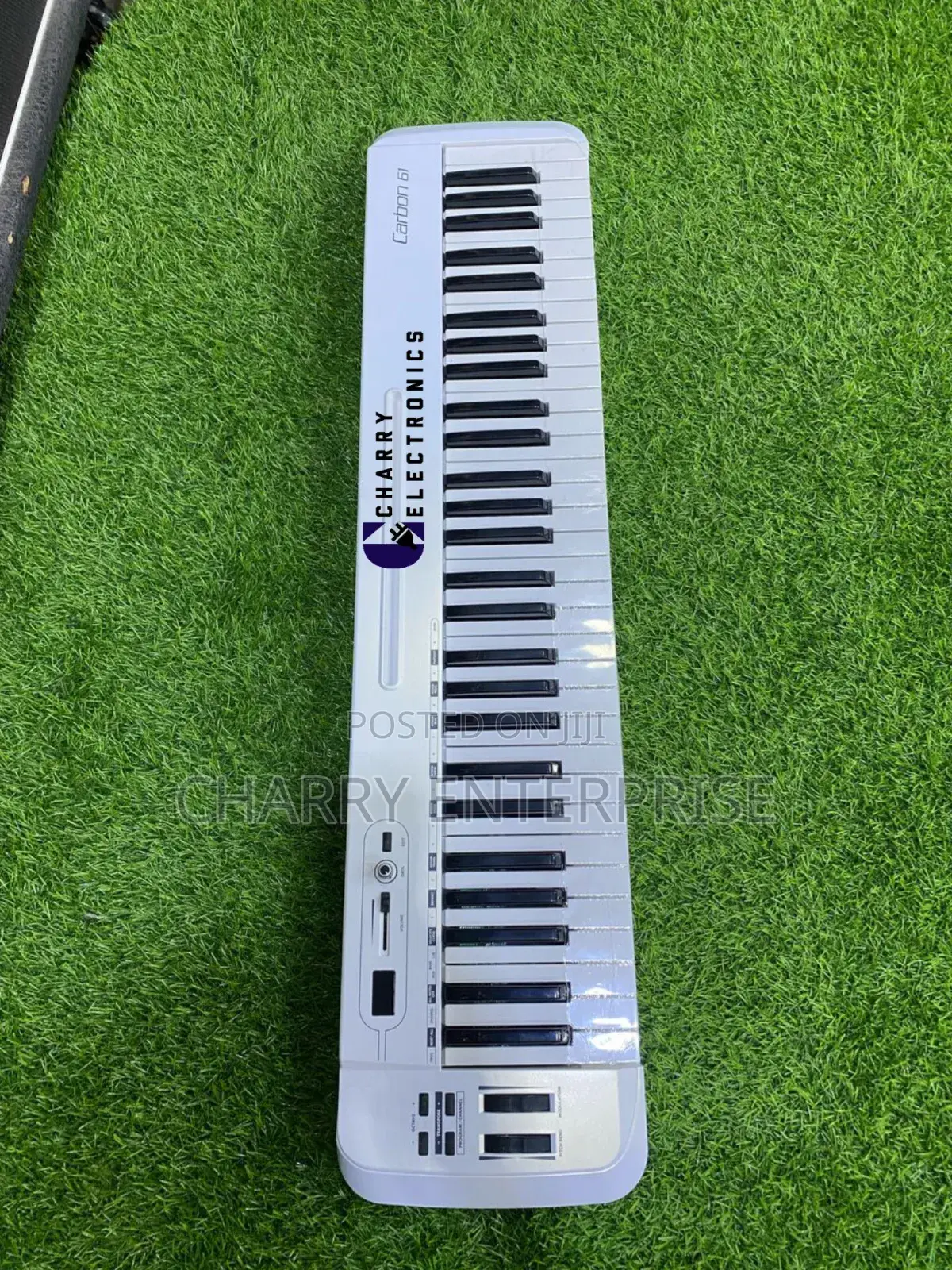 Mid Keyboard Carbon61 
Imara