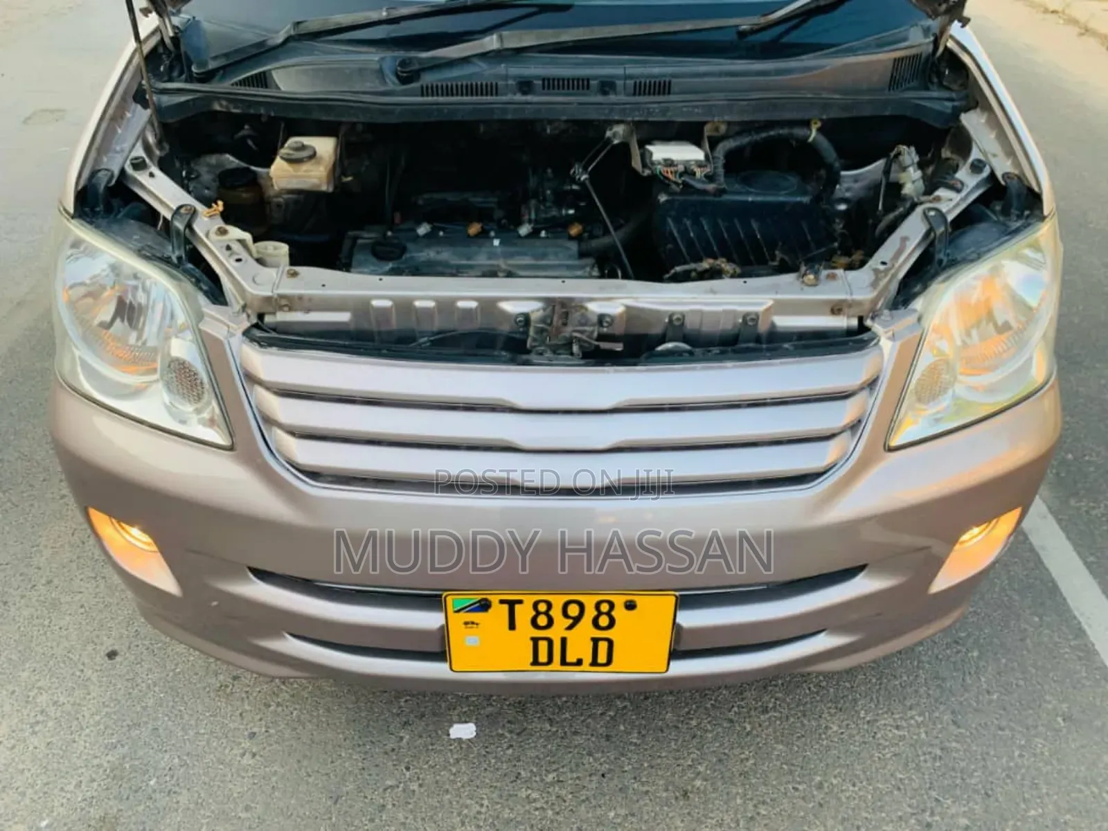 Toyota Noah 2004 Gold