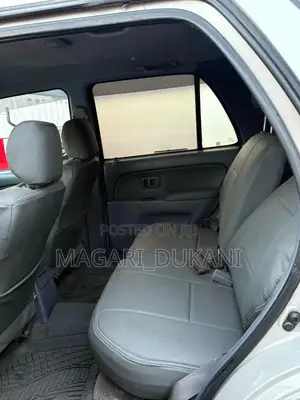 Photo - Toyota Hilux Surf 2005 White