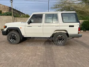 Toyota Land Cruiser 2015 White