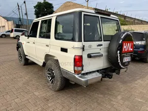 Toyota Land Cruiser 2015 White