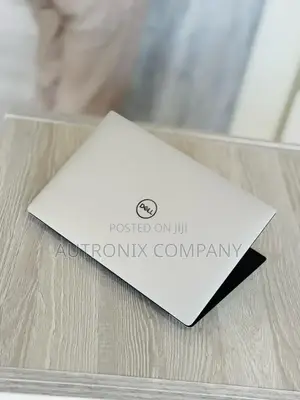 New Laptop Dell XPS 13 7390 8GB Intel Core I7 SSD 256GB