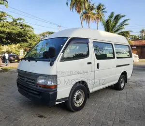 Toyota HiAce 2005 White