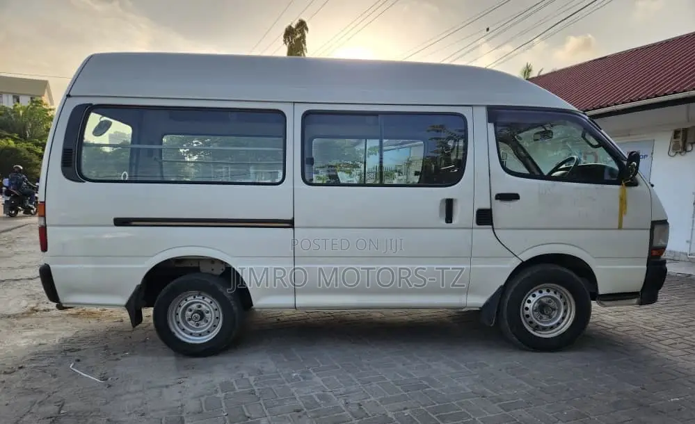 Toyota HiAce 2005 White