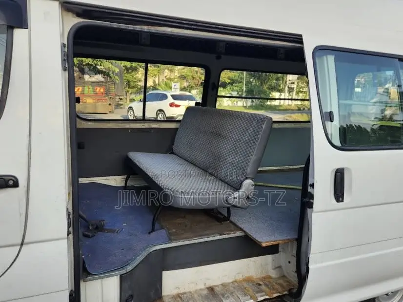 Toyota HiAce 2005 White