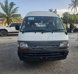 Toyota HiAce 2005 White