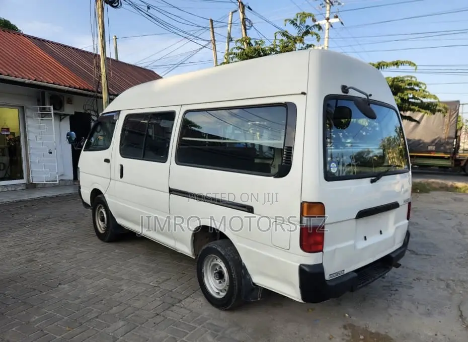 Toyota HiAce 2005 White