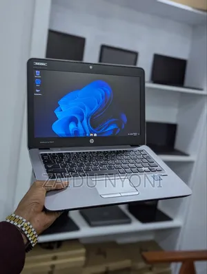 New Laptop HP EliteBook 820 G3 8GB Intel Core I3 HDD 500GB