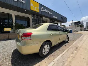 Toyota Belta 2006 Beige