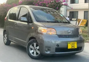 Toyota Porte 2006 Gray