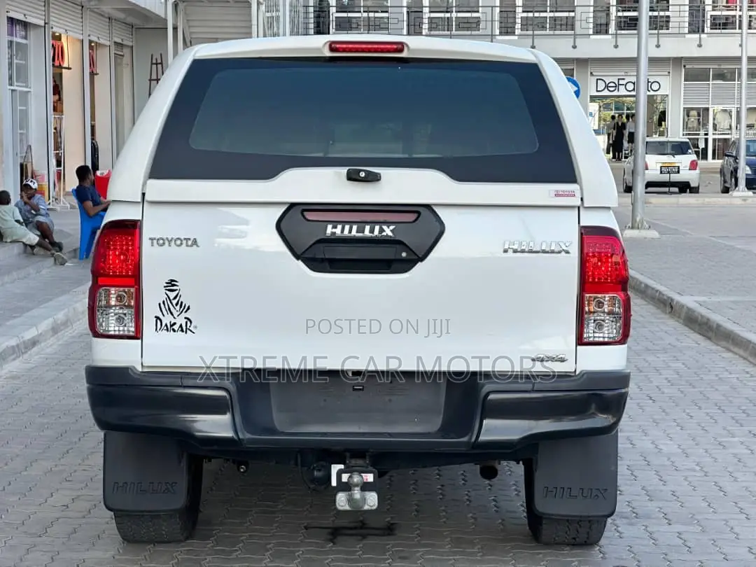 Toyota Hilux 2018 White