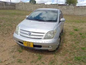 Toyota IST 2004 Silver