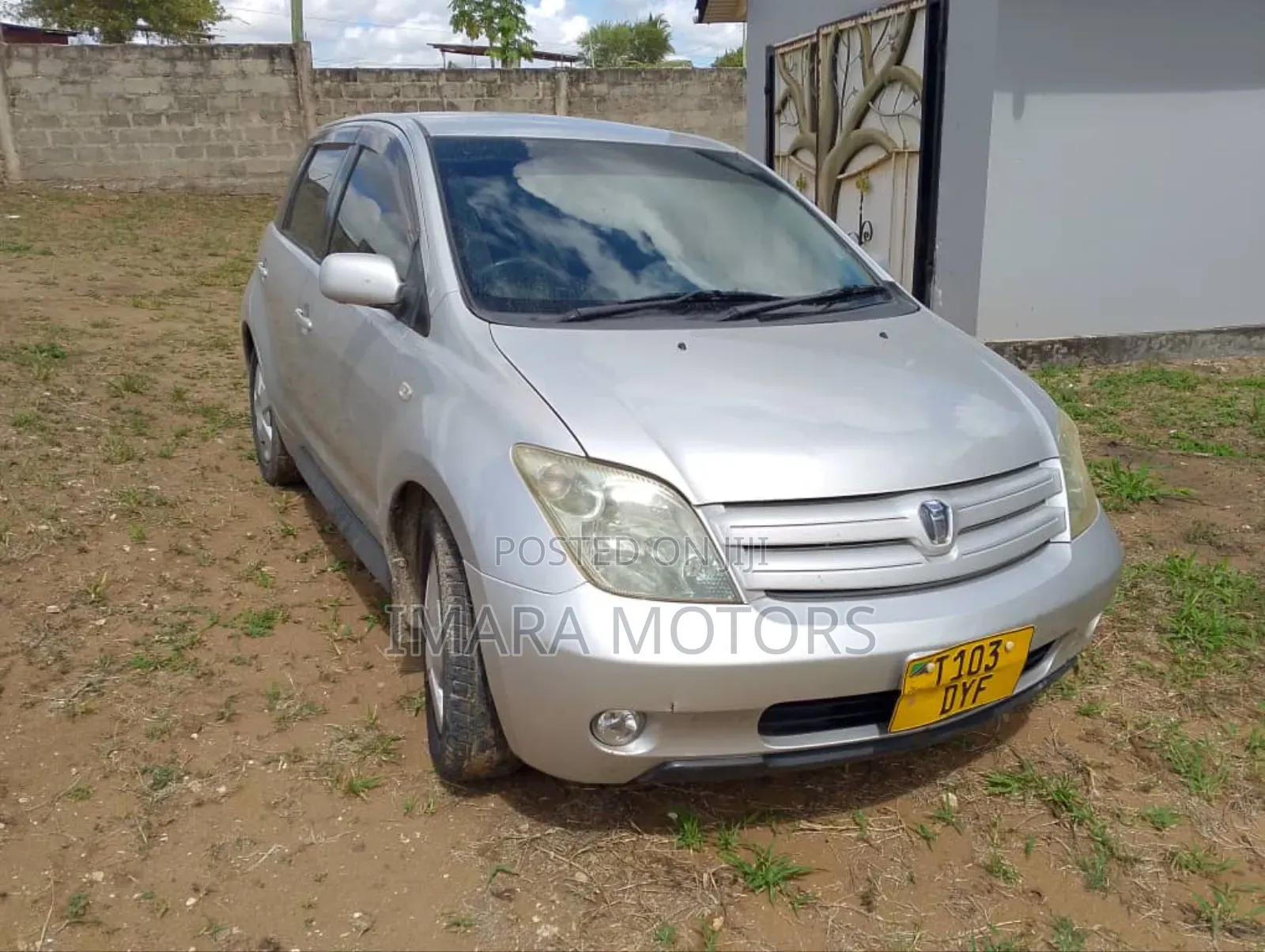 Toyota IST 2004 Silver
