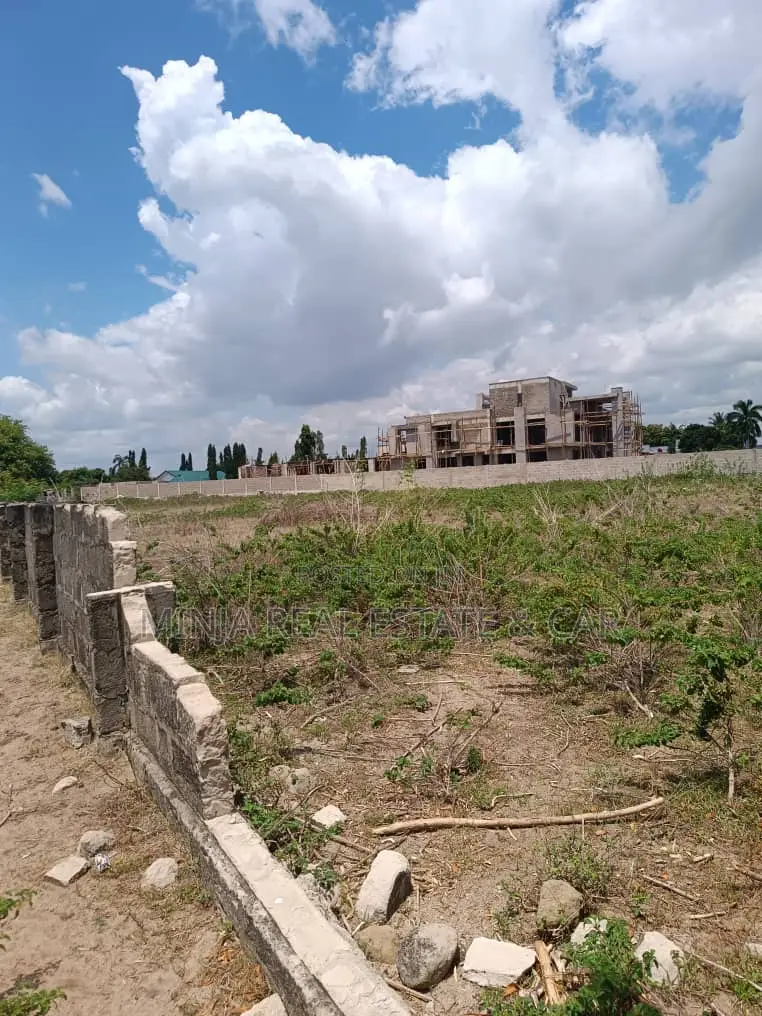 Cheap Plots for Sale Bahari Beach