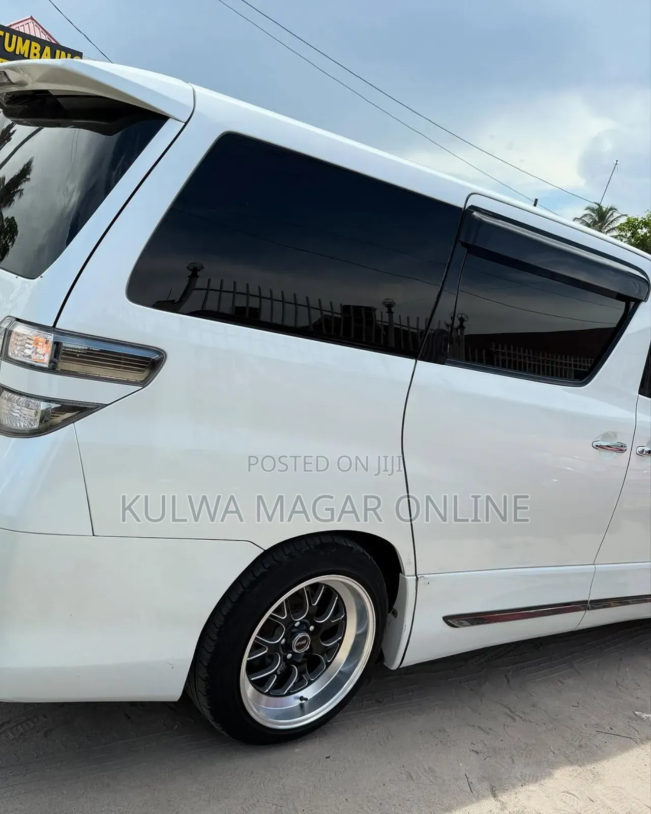 Toyota Vellfire 2010 White