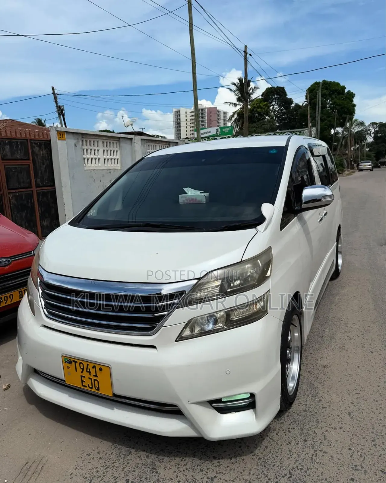 Toyota Vellfire 2010 White
