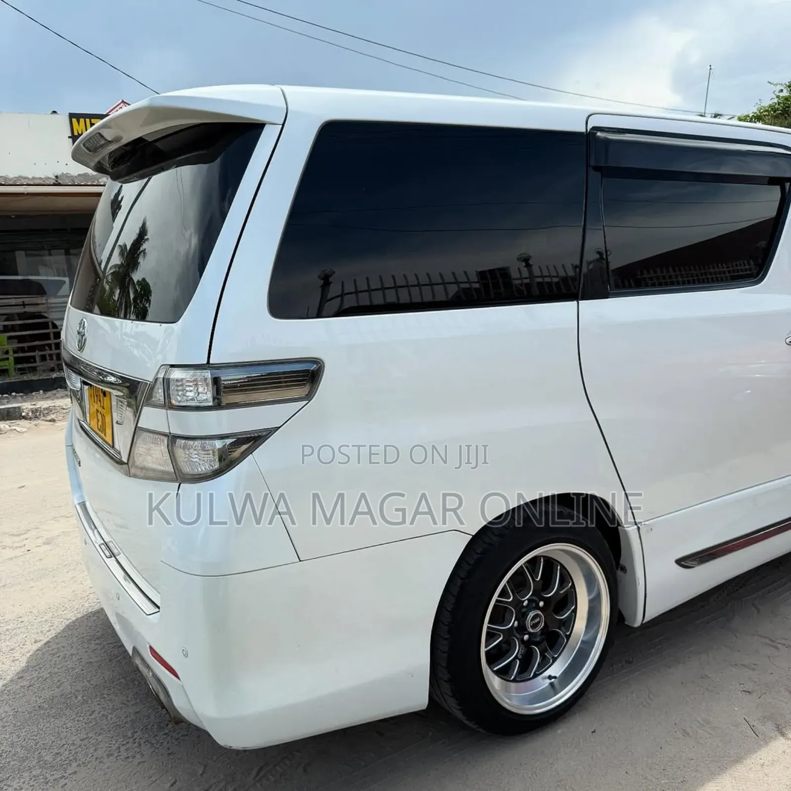 Toyota Vellfire 2010 White