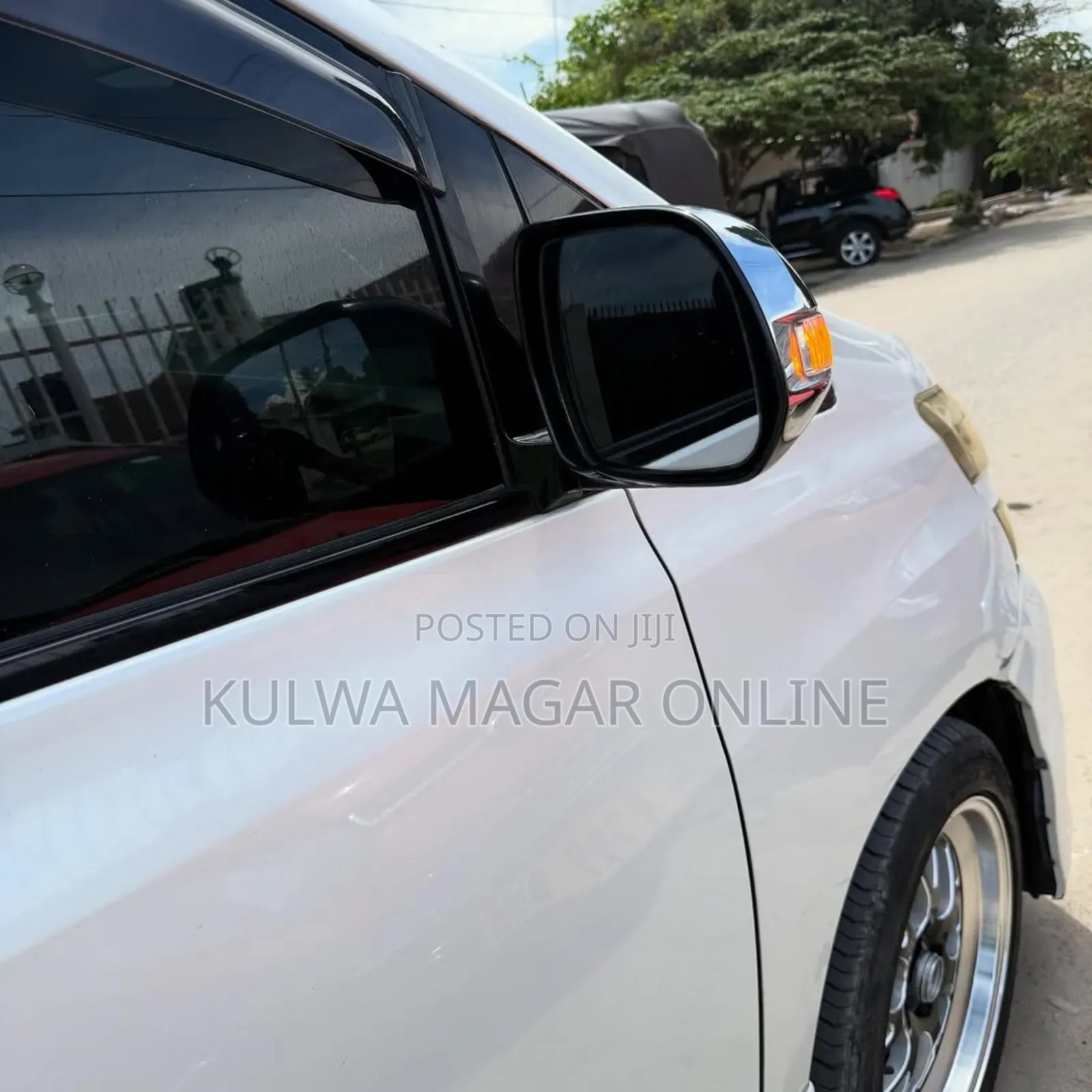 Toyota Vellfire 2010 White