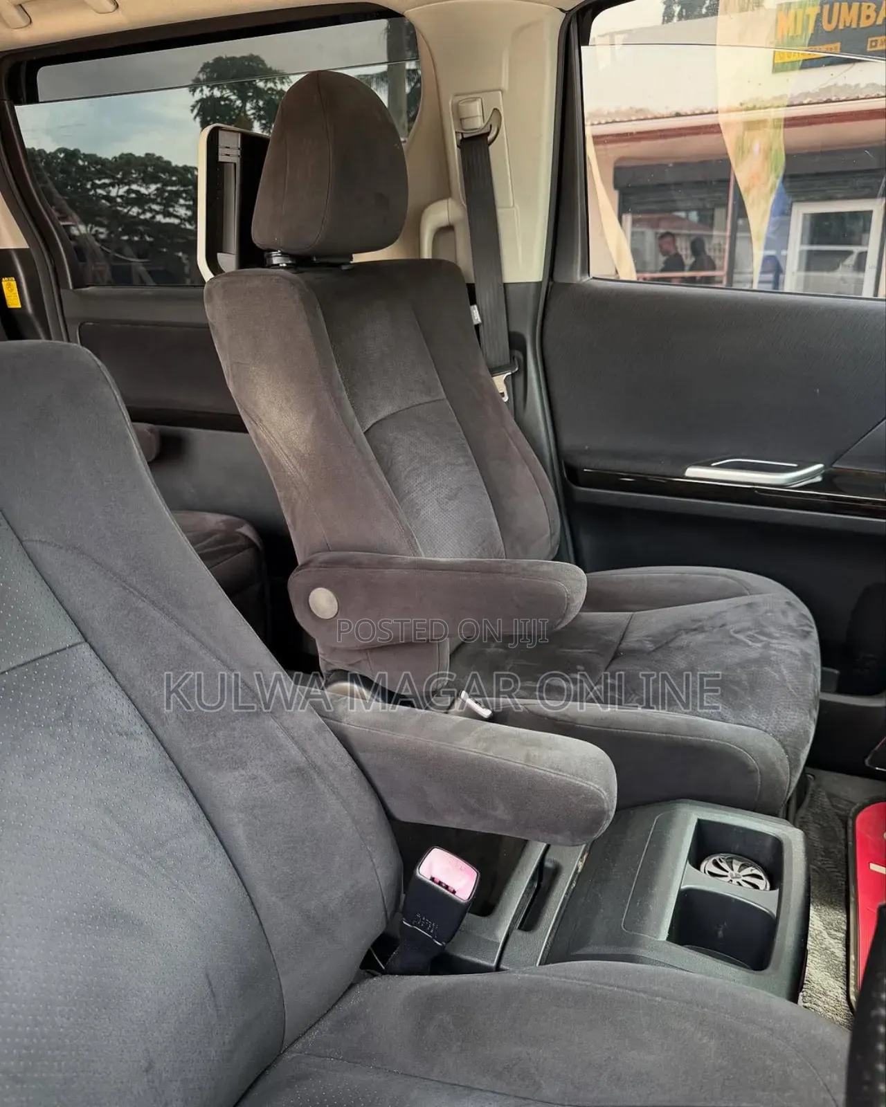 Toyota Vellfire 2010 White