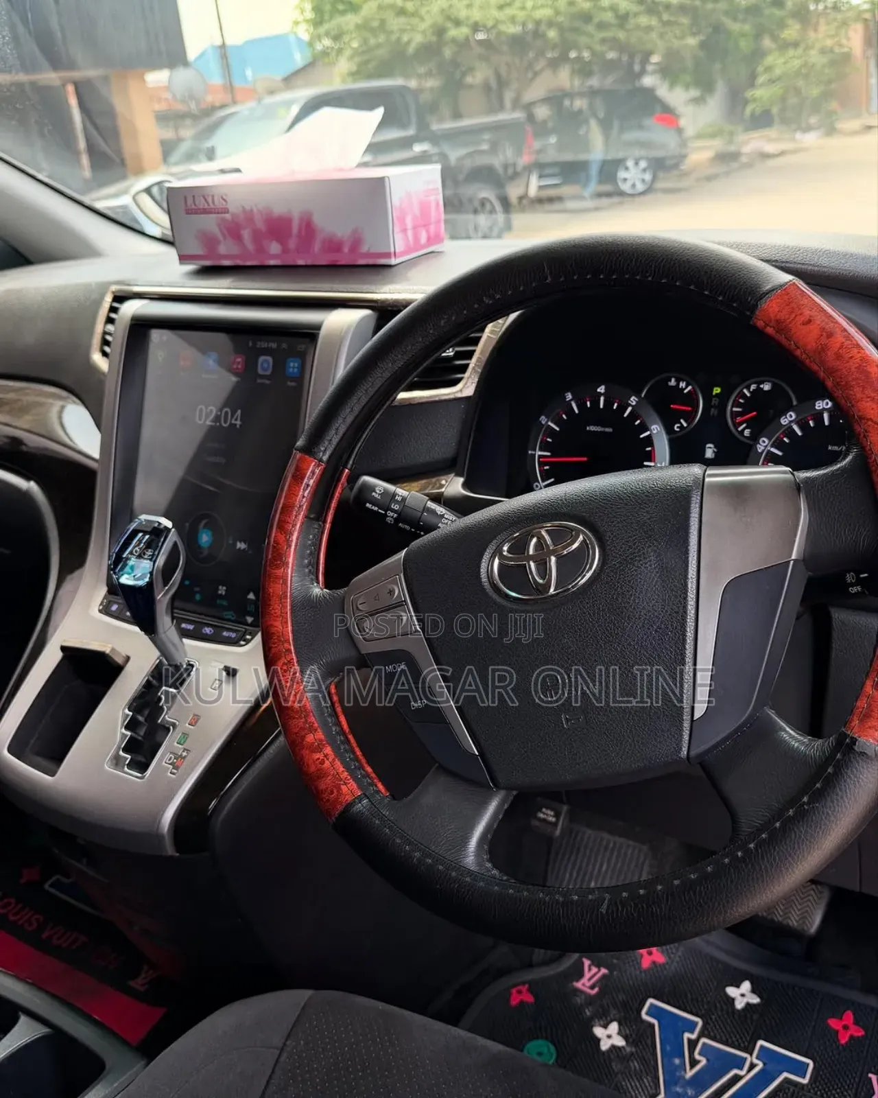 Toyota Vellfire 2010 White