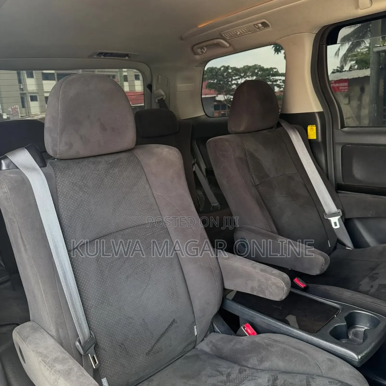 Toyota Vellfire 2010 White