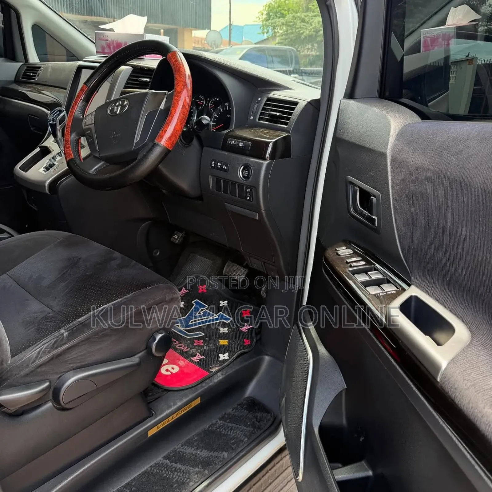Toyota Vellfire 2010 White