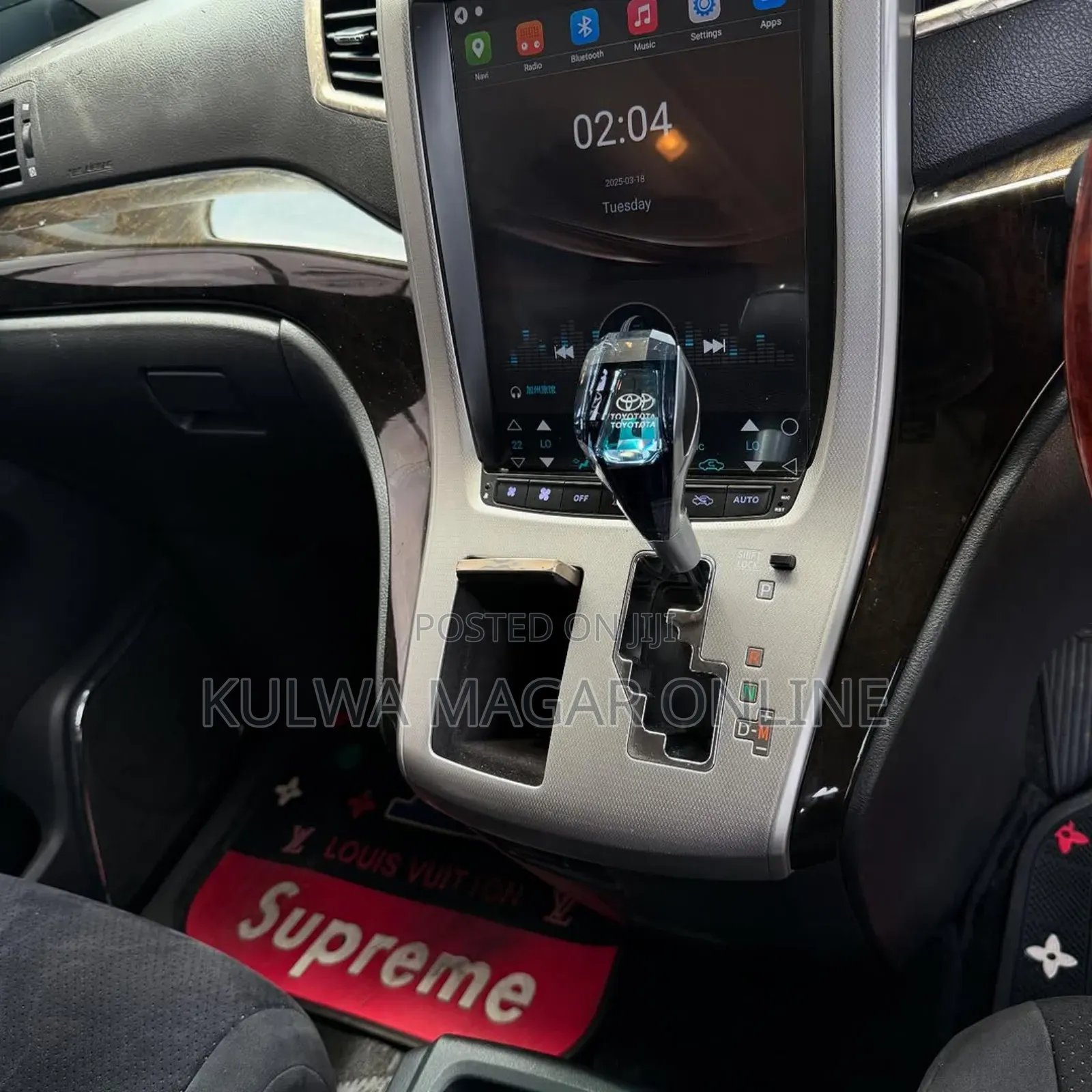 Toyota Vellfire 2010 White