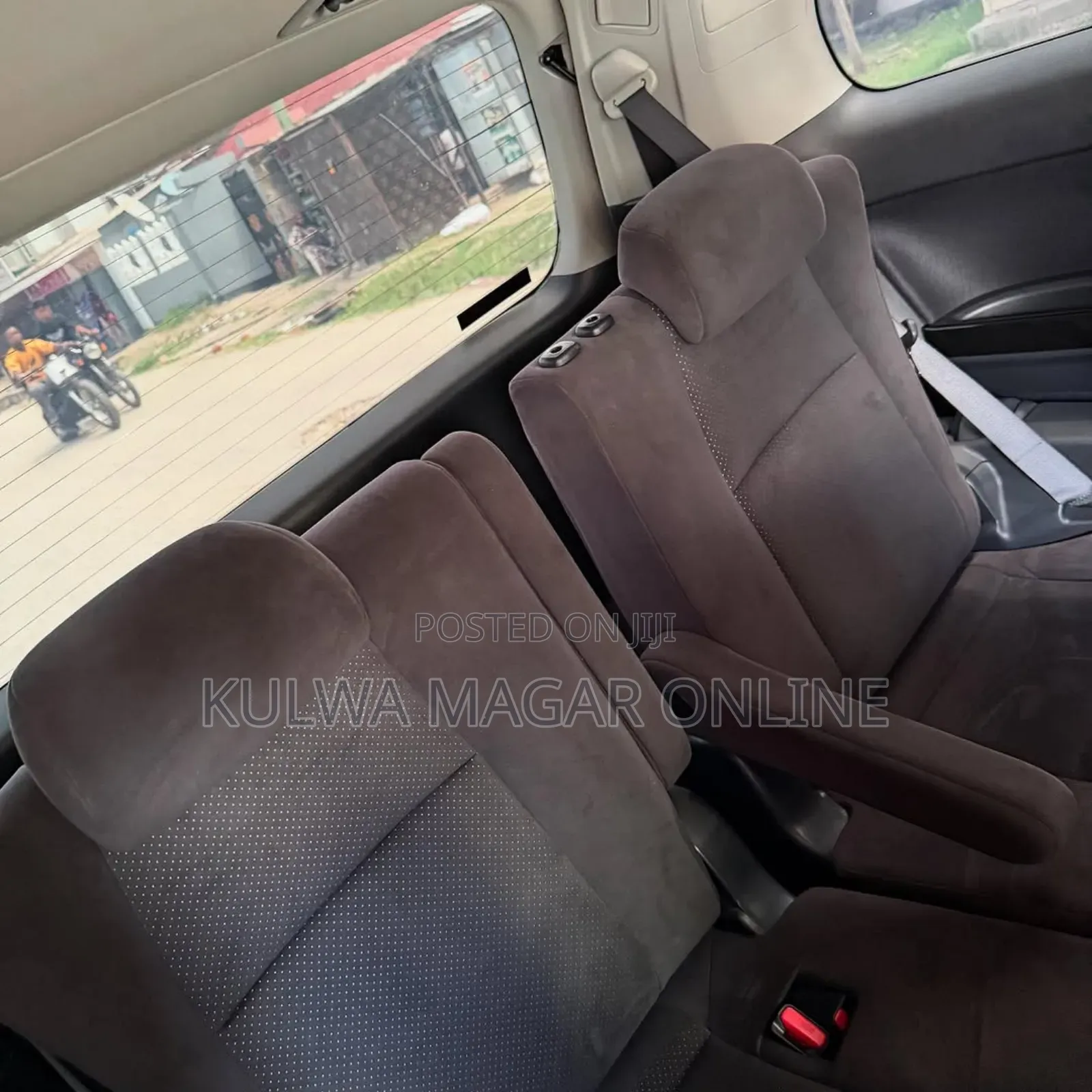 Toyota Vellfire 2010 White