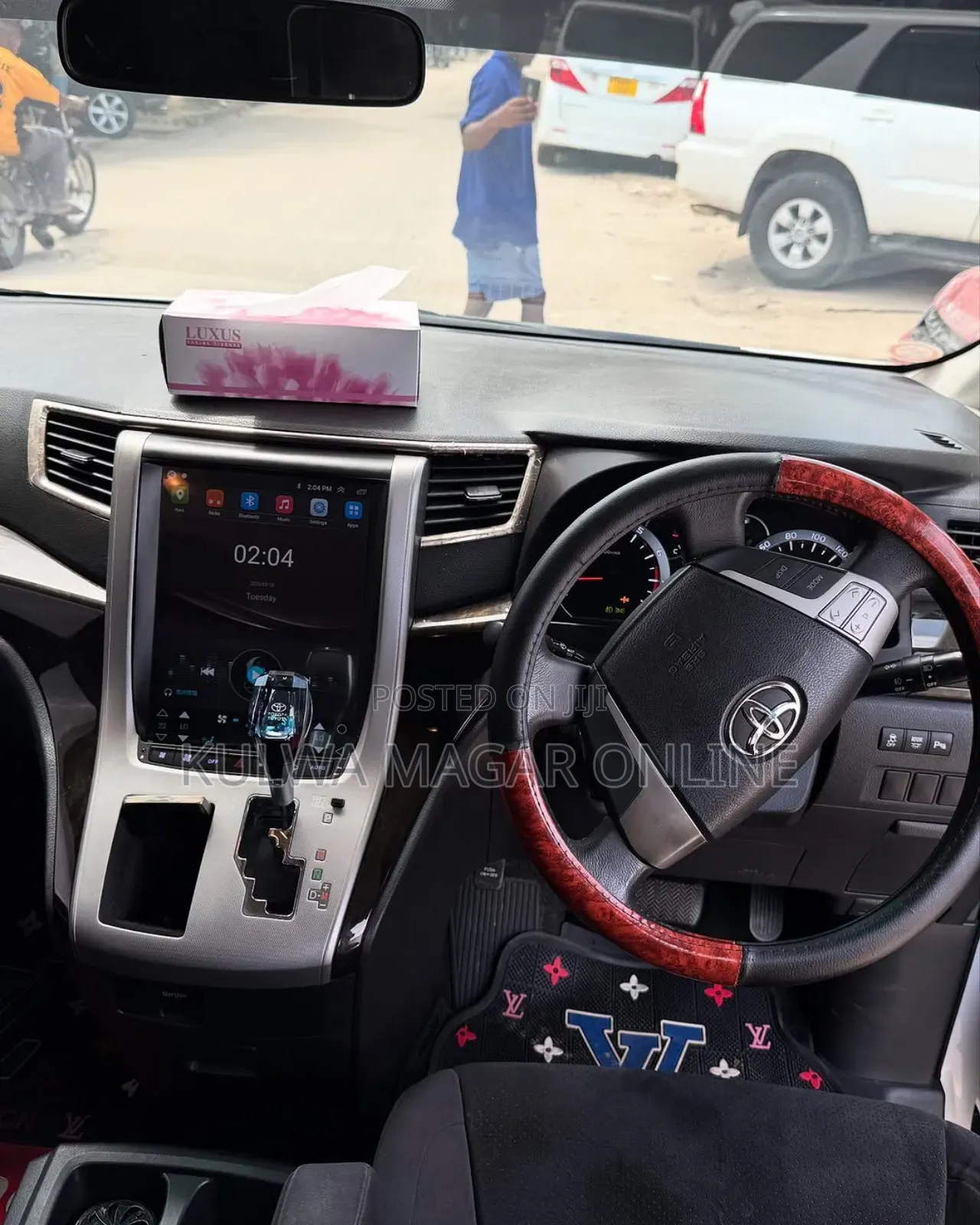 Toyota Vellfire 2010 White
