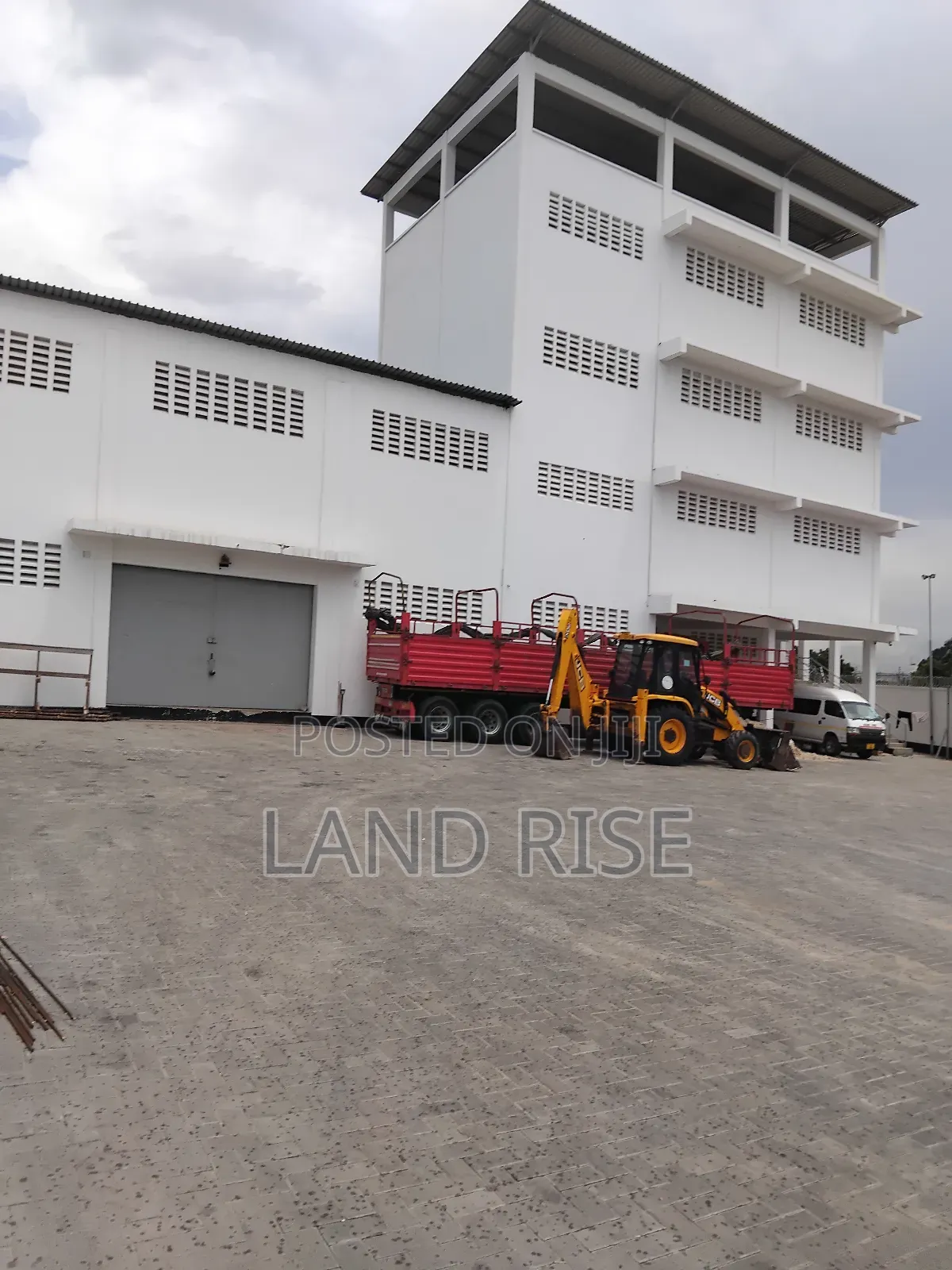 900 SQM Warehouse in Tazara