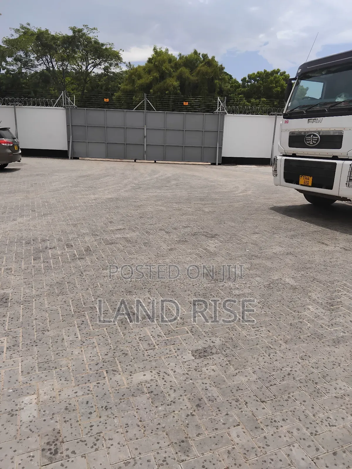 900 SQM Warehouse in Tazara