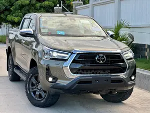 Toyota Hilux 2021 Green