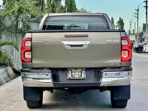 Toyota Hilux 2021 Green