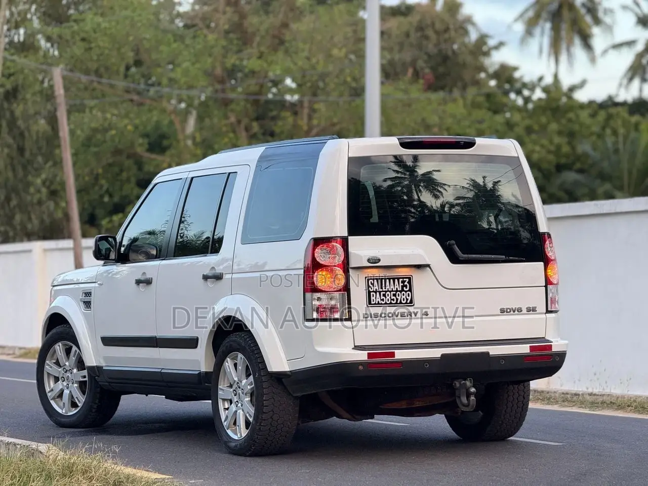 Land Rover Discovery 2011 White