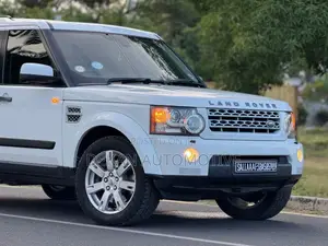 Land Rover Discovery 2011 White
