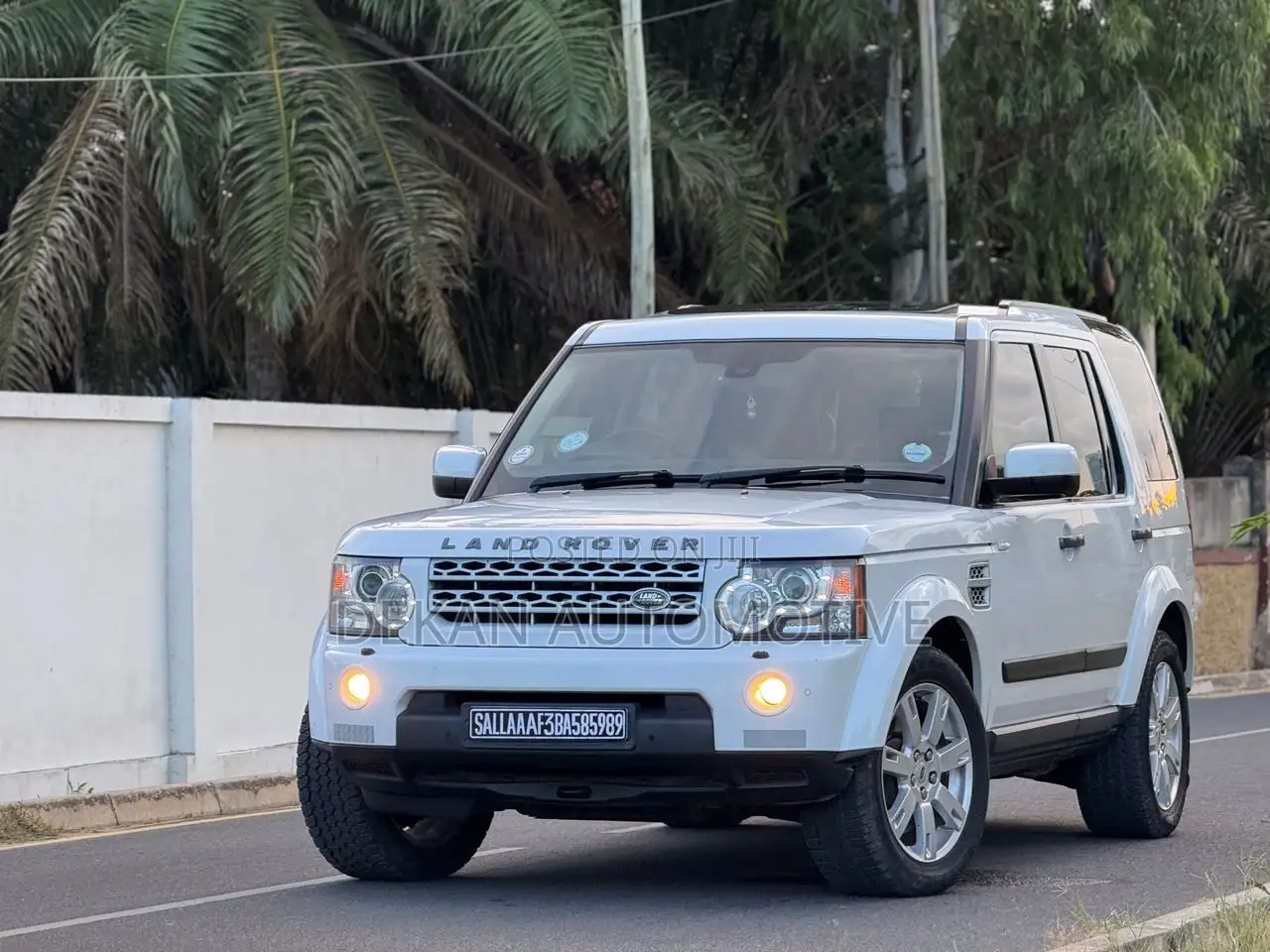 Land Rover Discovery 2011 White