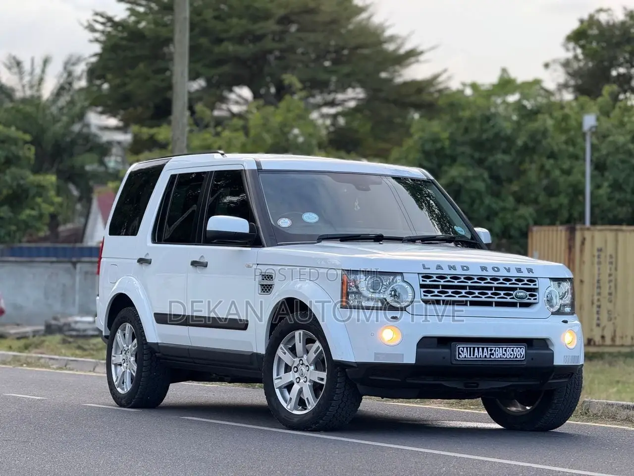 Land Rover Discovery 2011 White