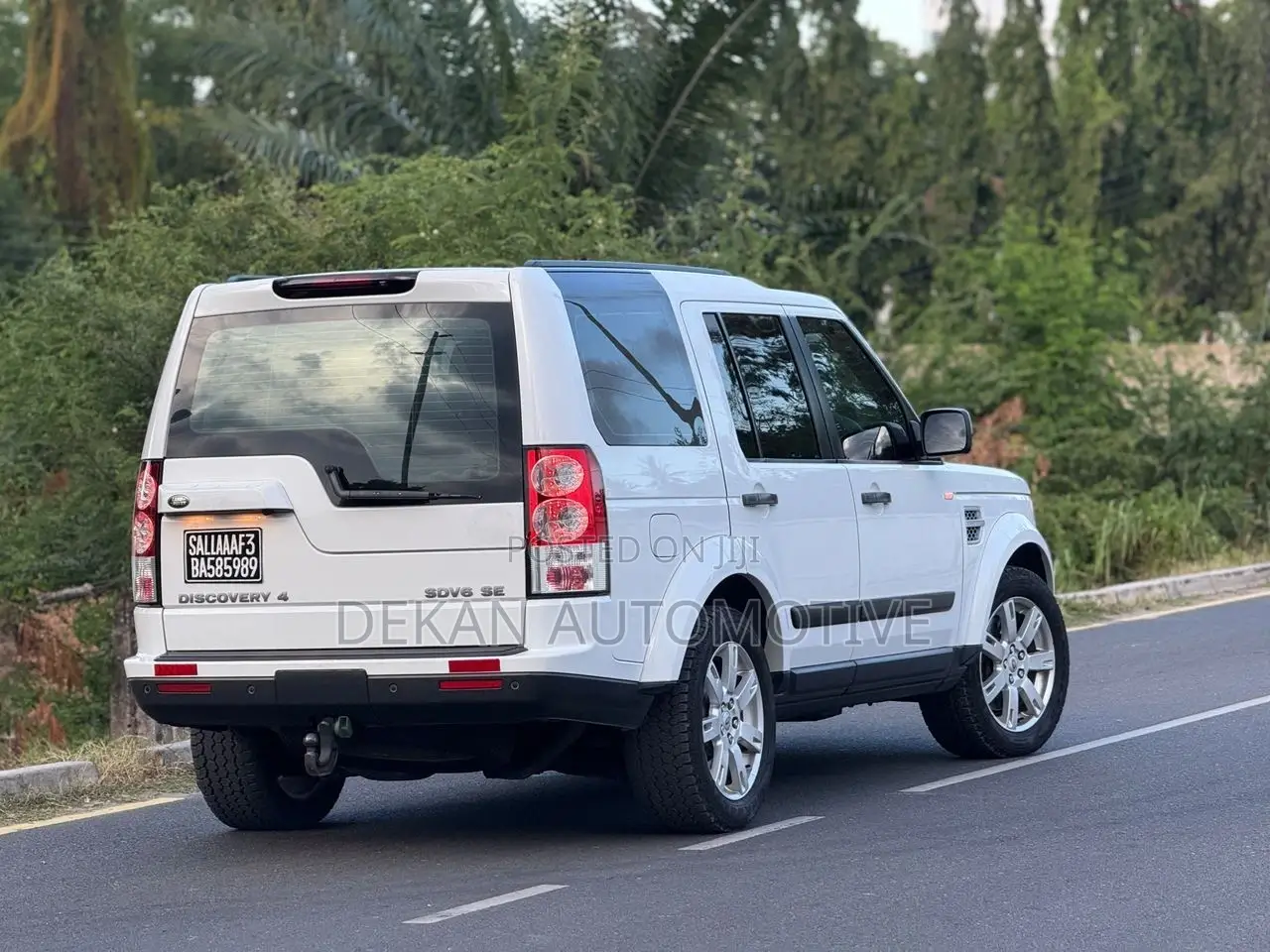 Land Rover Discovery 2011 White