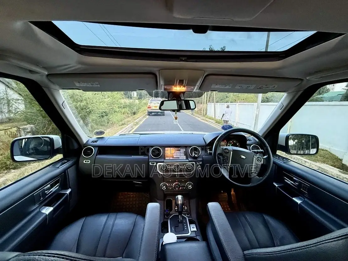 Land Rover Discovery 2011 White