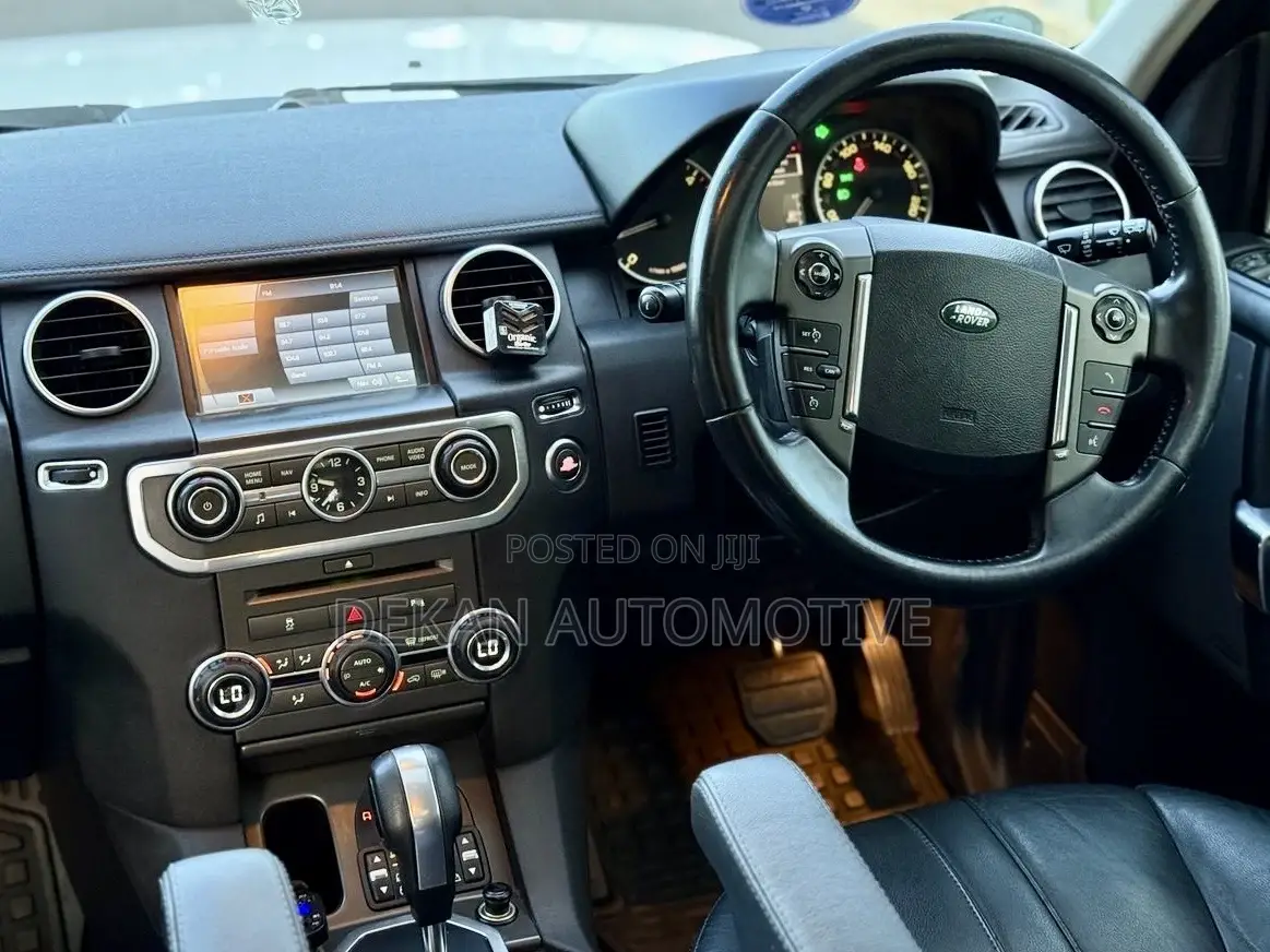 Land Rover Discovery 2011 White